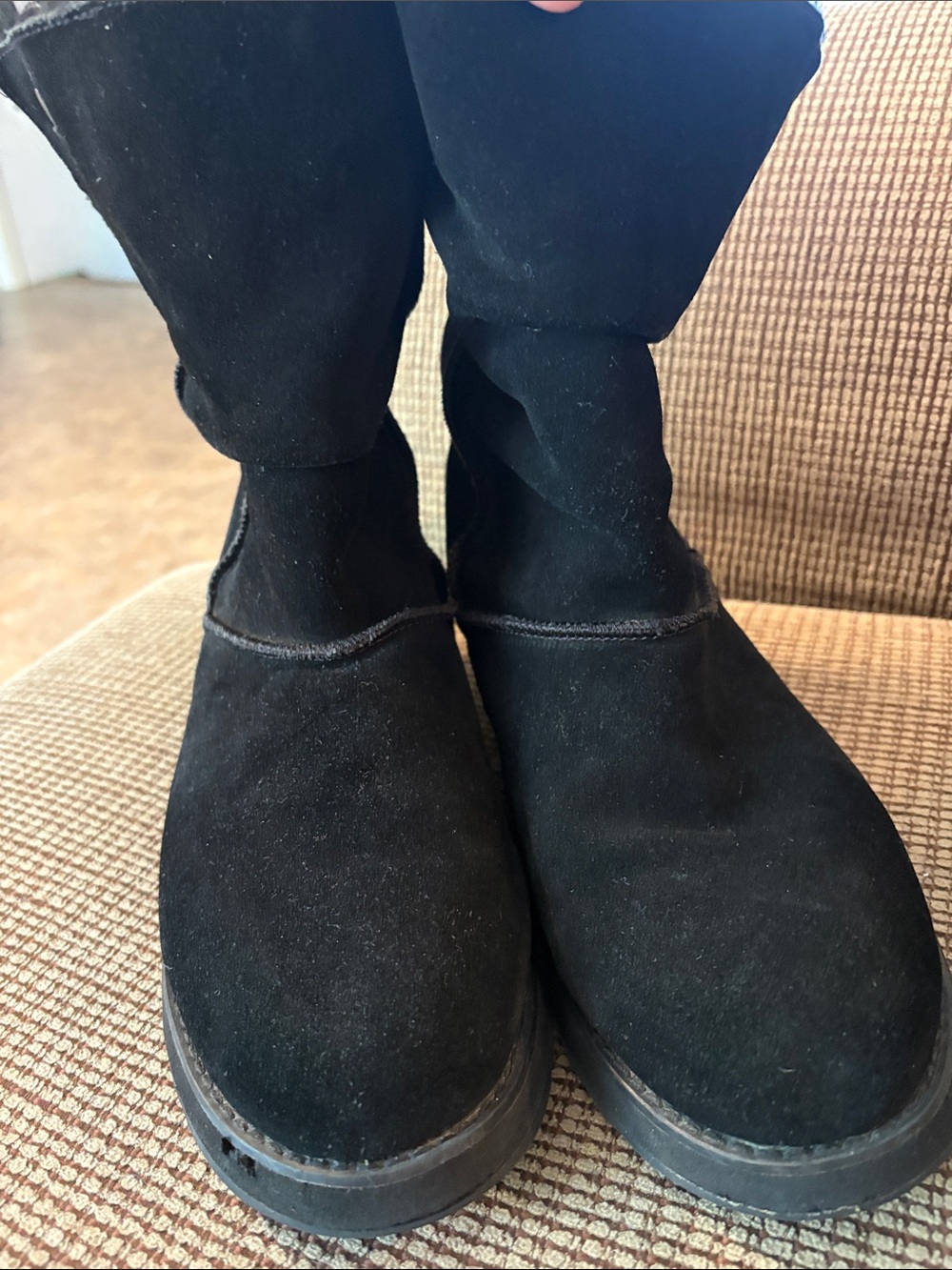 Black Suede SKECHERS AUSTRALIA Size 10 Button-Accent Winter Boot